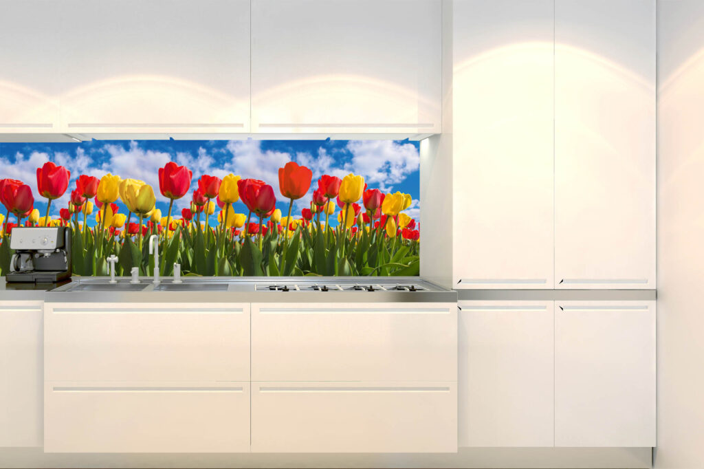 Küchenrückwand Folie - Tulpenfeld im Frühling
