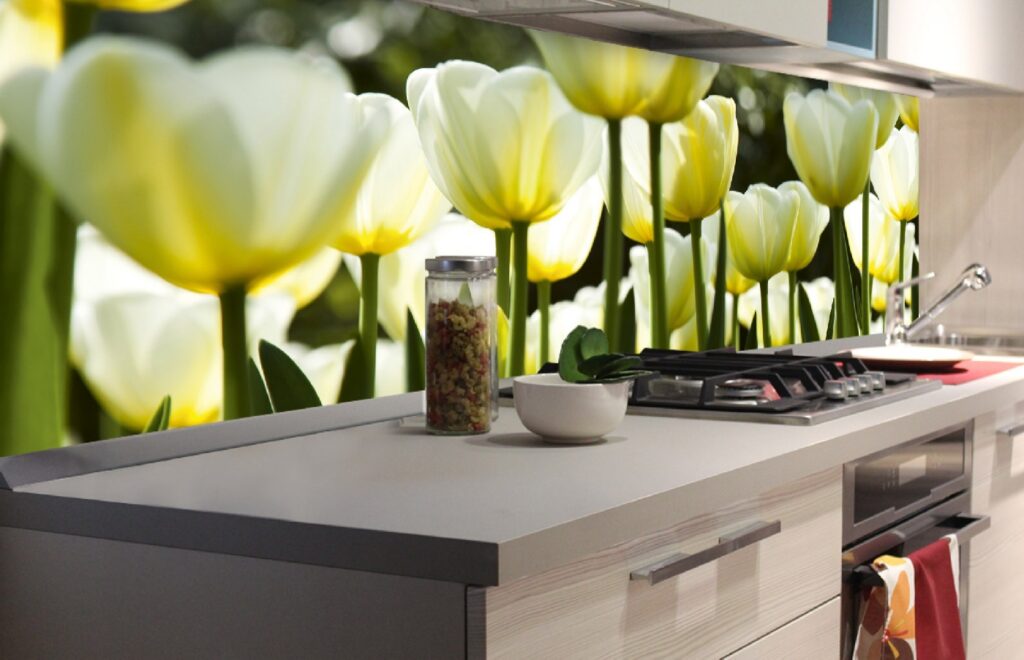 Küchenrückwand Folie - Weiße Tulpen